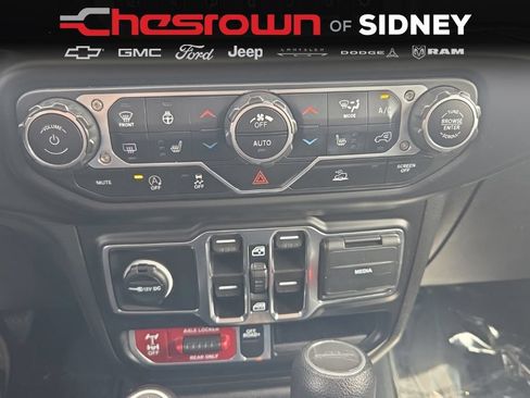 Used 2022 Jeep Gladiator Mojave w/ Cold Weather Group AWD/4WD image 31