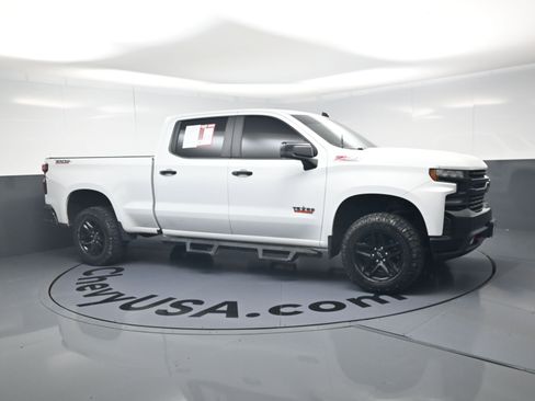 Used 2021 Chevrolet Silverado 1500 LT Trail Boss w/ Convenience Package II AWD/4WD image 2