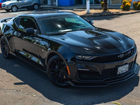 Used 2021 Chevrolet Camaro SS RWD image 2