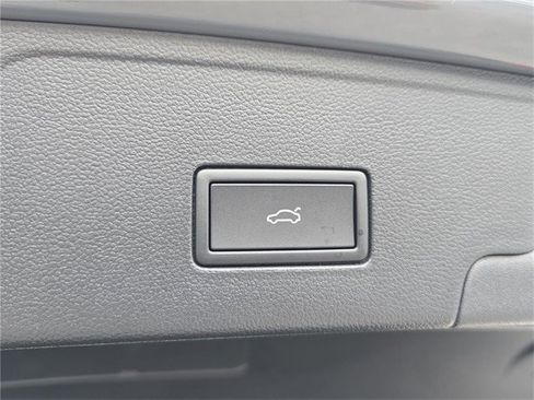 New 2026 Volkswagen Atlas Cross Sport SE image 31