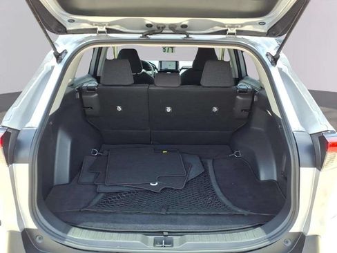 Used 2025 Toyota RAV4 LE AWD/4WD image 9