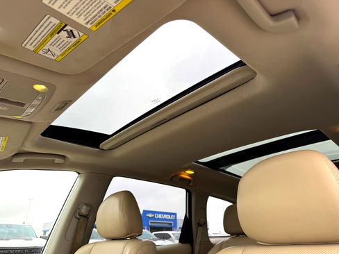 Used 2019 Nissan Pathfinder Platinum image 14