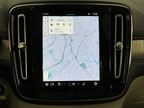 Used 2023 Volvo XC40 B5 Ultimate image 25