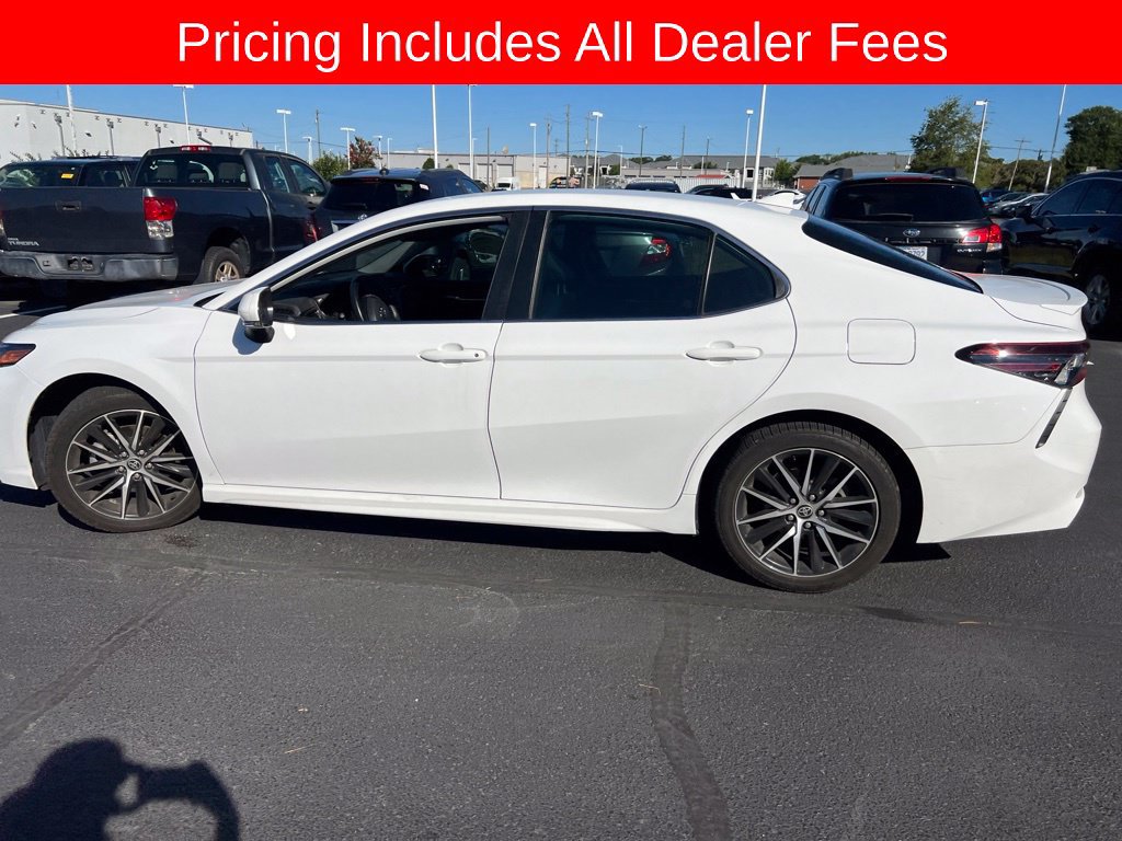 Used 2022 Toyota Camry SE FWD image 6