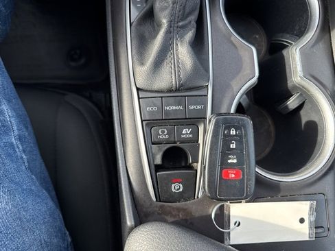 Used 2022 Toyota Camry LE image 21