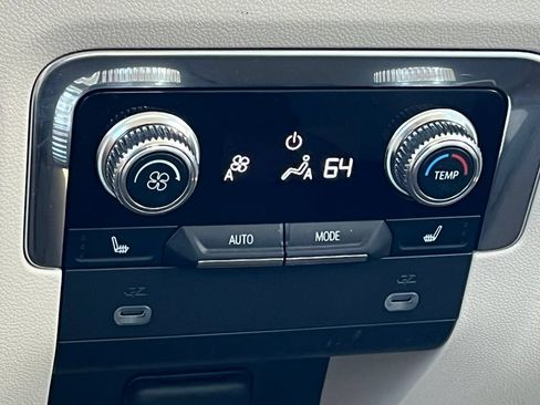 Used 2023 GMC Yukon Denali AWD/4WD image 39