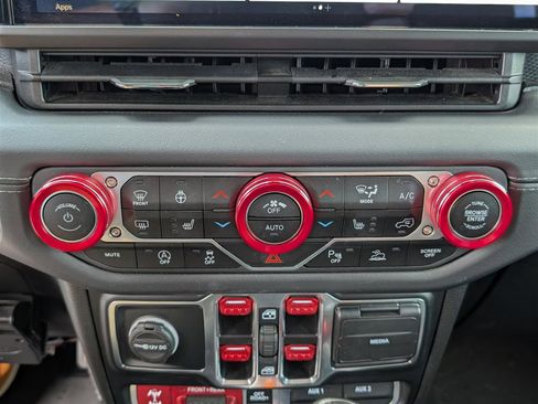 Used 2024 Jeep Gladiator Rubicon image 28