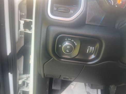 Used 2021 RAM 2500 Big Horn w/ Level 1 Equipment Group AWD/4WD image 14