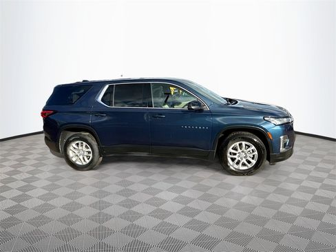 Used 2022 Chevrolet Traverse LS image 5