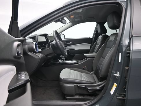 Used 2025 Chevrolet Trax LT w/ LT Convenience Package FWD image 20