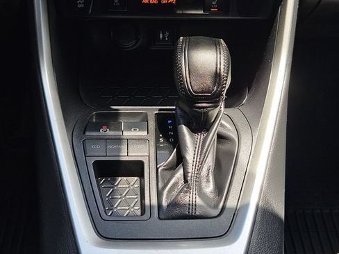 Used 2019 Toyota RAV4 XLE w/ Convenience Package FWD image 31