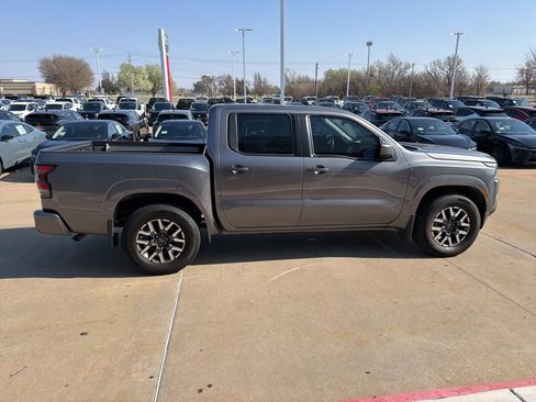 Used 2024 Nissan Frontier SL image 6