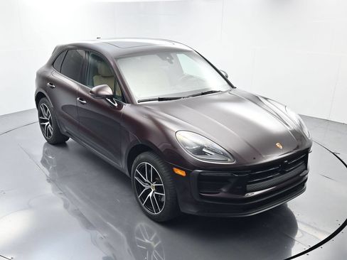Certified 2025 Porsche Macan AWD/4WD image 44