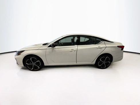 Used 2024 Nissan Altima 2.5 SR AWD/4WD image 4