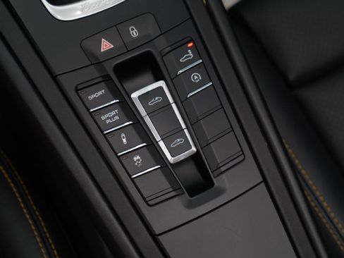 Used 2015 Porsche 911 Targa 4S w/ Burmester Audio Package AWD/4WD image 26