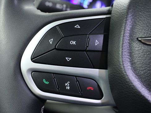 Used 2023 Chrysler Pacifica Touring-L FWD image 21
