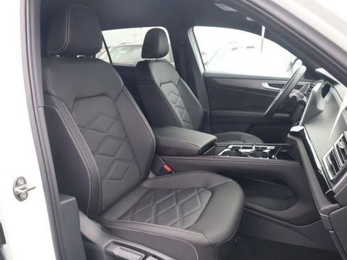 New 2026 Volkswagen Atlas Cross Sport SE image 19