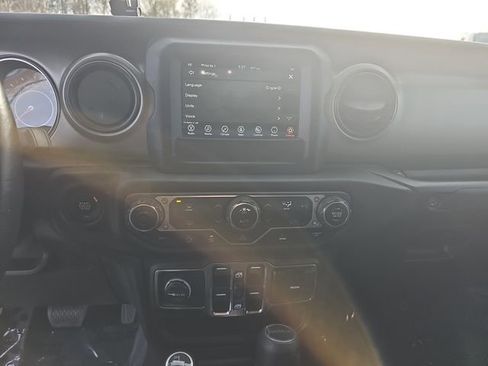 Used 2021 Jeep Gladiator Willys image 20