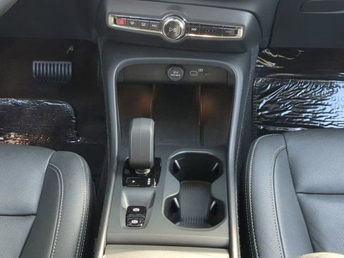 Used 2025 Volvo XC40 B5 Core AWD/4WD image 18