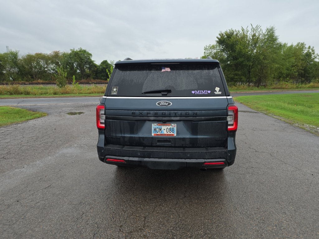Used 2022 Ford Expedition Max Limited RWD image 3