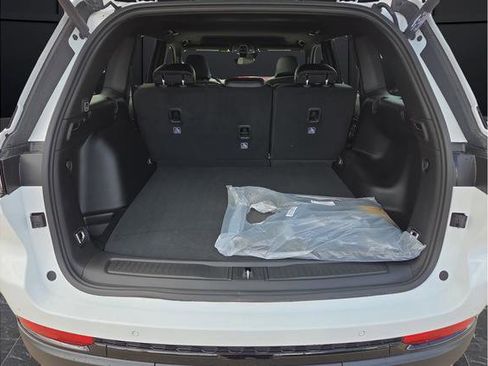 New 2025 Jeep Grand Cherokee Altitude image 14