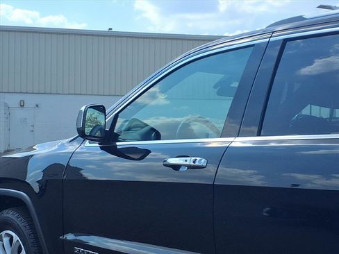 Used 2021 Jeep Grand Cherokee Laredo X image 22