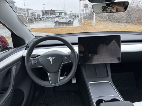 Used 2024 Tesla Model Y Performance image 18
