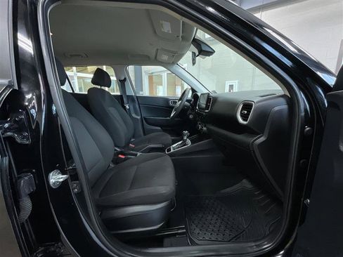Used 2021 Hyundai Venue SE image 25