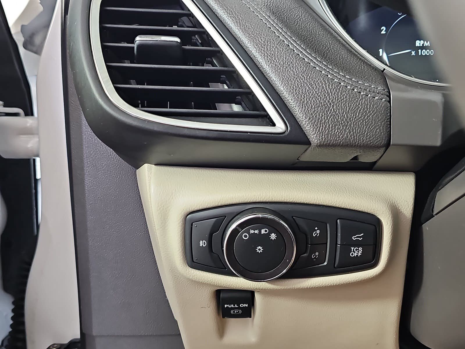 Used 2019 Lincoln Nautilus Reserve FWD image 25