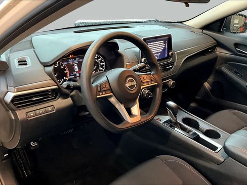 Used 2025 Nissan Altima 2.5 SV FWD image 16