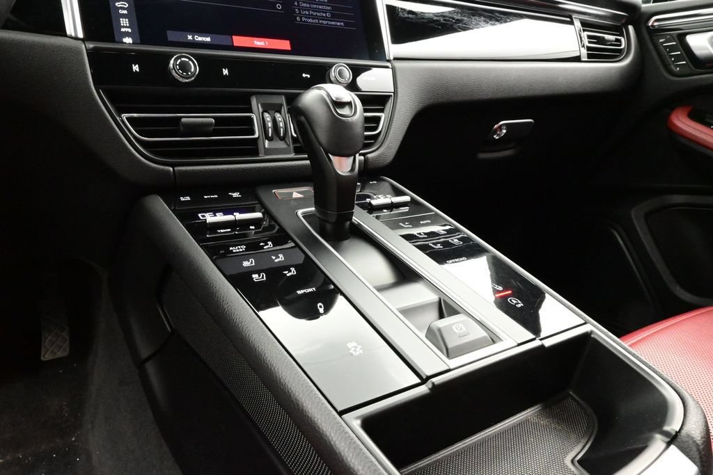 Certified 2023 Porsche Macan S AWD/4WD image 12