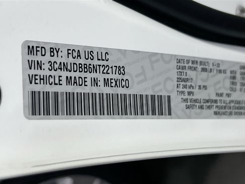 Used 2022 Jeep Compass Latitude AWD/4WD image 29