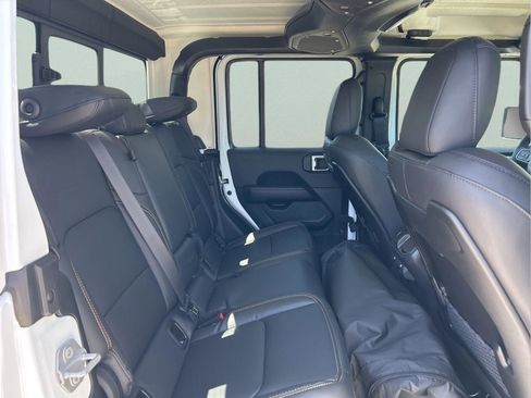 New 2026 Jeep Gladiator Sport AWD/4WD image 13
