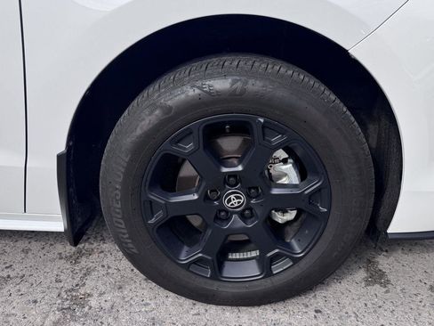 Used 2026 Toyota Sienna XLE Woodland Edition AWD/4WD image 9