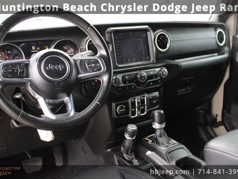 Used 2022 Jeep Wrangler Unlimited Sahara image 14