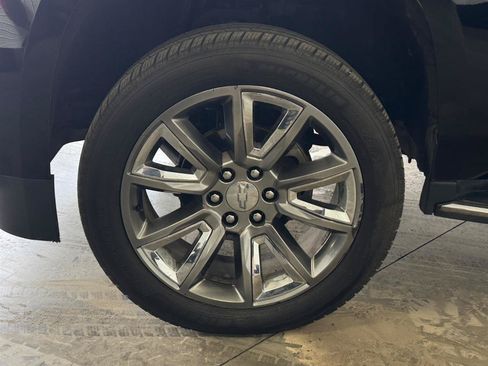 Used 2018 Chevrolet Suburban Premier AWD/4WD image 33
