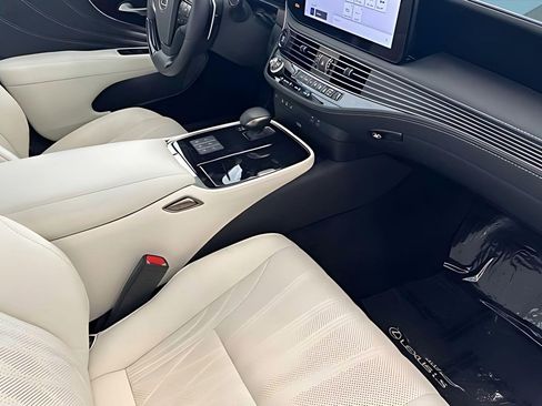 Used 2024 Lexus LS 500 w/ Interior Upgrade Package image 13