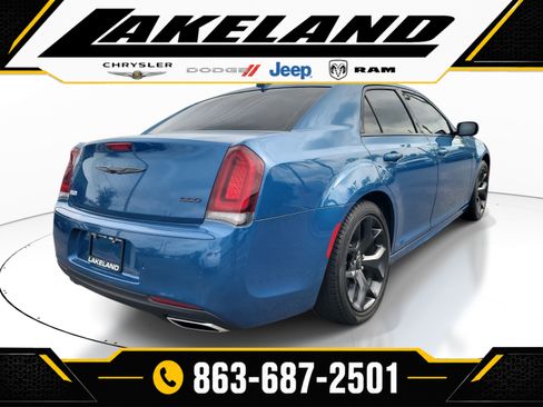 Used 2022 Chrysler 300 Touring L RWD image 4