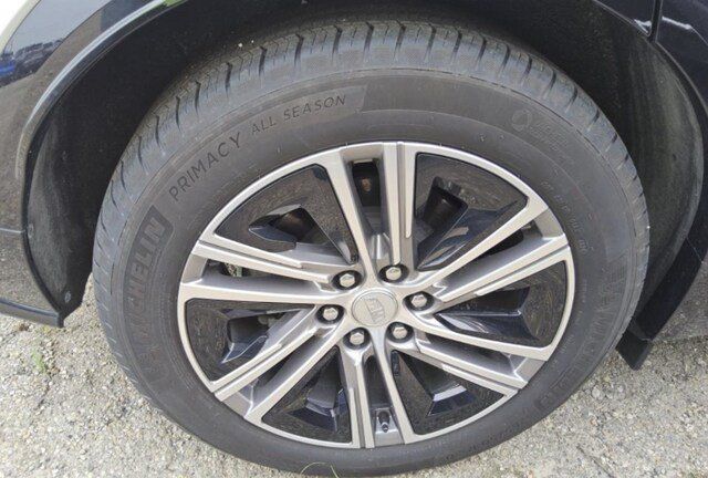 Used 2025 Cadillac Lyriq Luxury AWD/4WD image 6