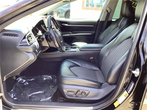 Used 2022 Toyota Camry SE w/ Convenience Package FWD image 10