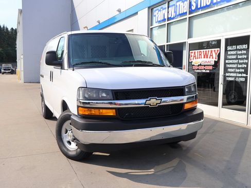 New 2026 Chevrolet Express 2500 w/ Enhanced Convenience Package RWD image 29