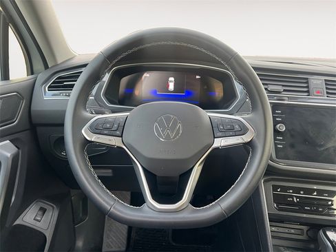 Used 2024 Volkswagen Tiguan SE w/ Panoramic Sunroof Package image 12