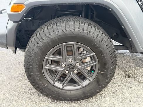 Used 2024 Jeep Wrangler Sport AWD/4WD image 16
