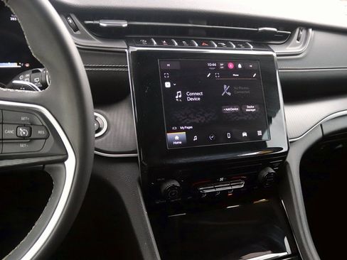 Used 2023 Jeep Grand Cherokee Laredo image 19