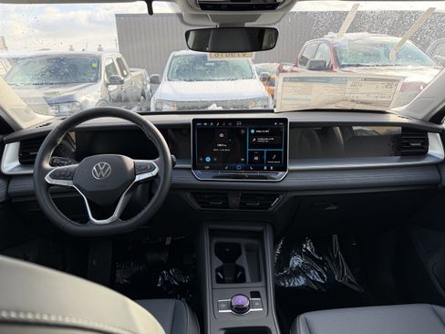 New 2026 Volkswagen Tiguan SE image 12