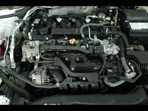 Used 2025 Toyota Corolla LE image 18