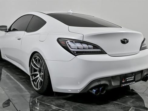 Used 2015 Hyundai Genesis 3.8 image 9