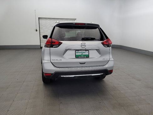 Used 2017 Nissan Rogue SV image 6