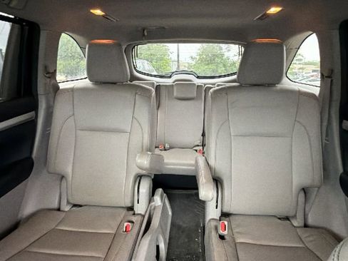 Used 2017 Toyota Highlander XLE image 15