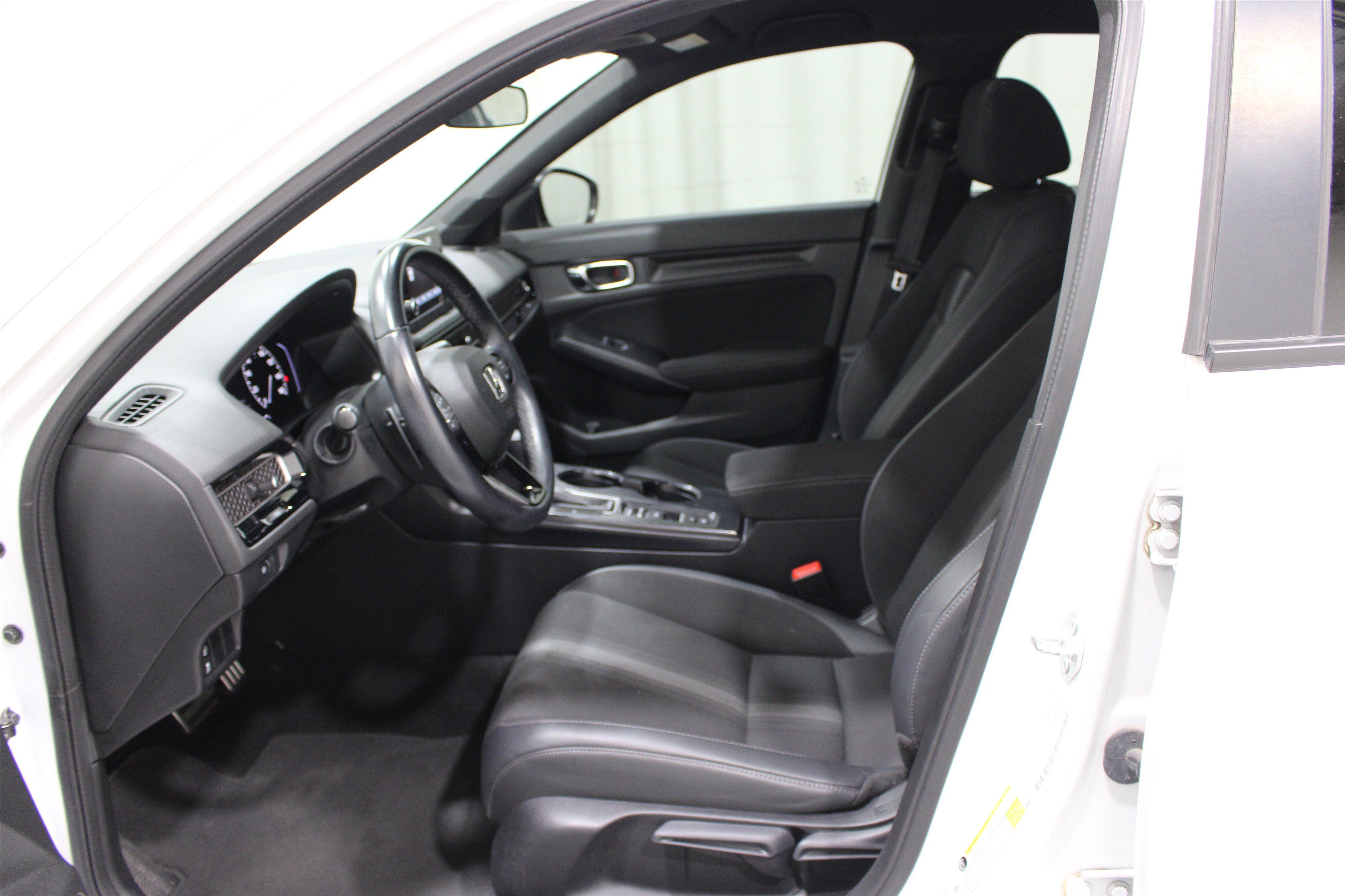 Used 2023 Honda Civic Sport image 3